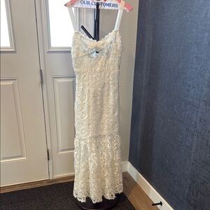 Saylor Lesli Midi Dress in White